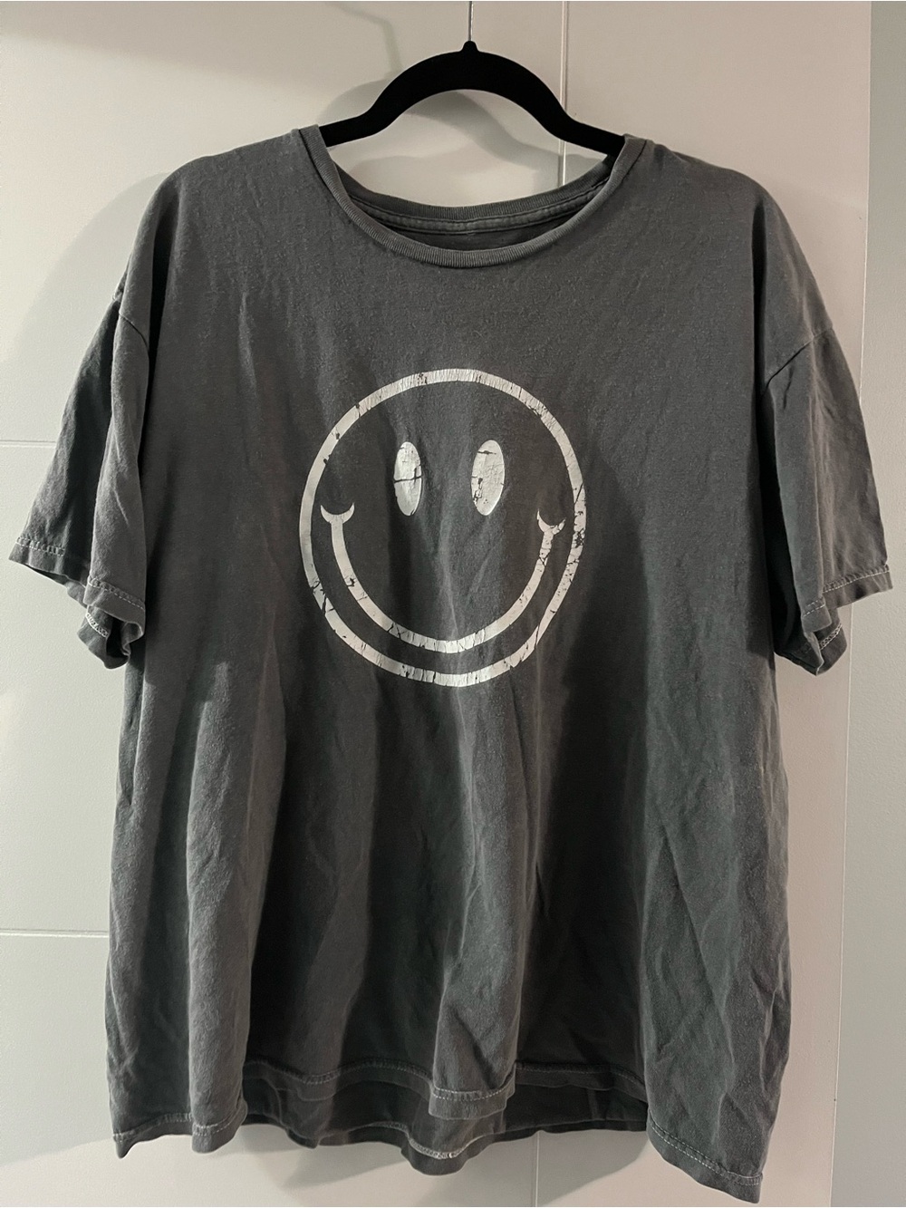 Gray Short Sleeve Tee with White Smiley Graphic
